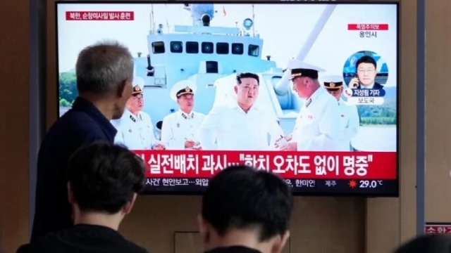 Kim supervisa lanzamiento de misiles de buque de guerra