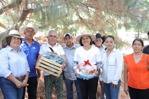 Se reúnen productores agropecuarios de Hueyapan con titular de la Sedagro
