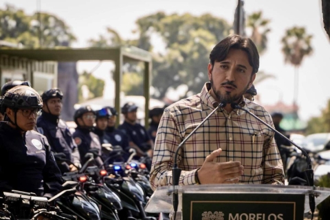 Daniel Altafi, secretario de Turismo, participó ayer en el acto de entrega de motopatrullas a la Policía Turística que encabezó la gobernadora Margarita González Saravia en la plaza de armas de Cuernavaca.