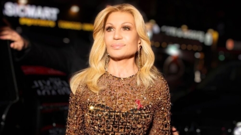 Donatella Versace deja la dirección creativa de la marca