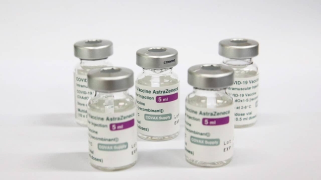 Unión Europea no renueva contrato de vacunas de AstraZeneca.