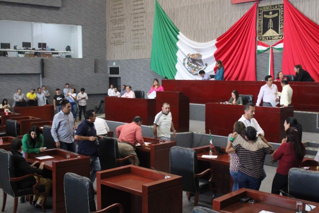 Los diputados sesionaron este miércoles tras retrasar el análisis de la solicitud del gobernador por más de una semana. 