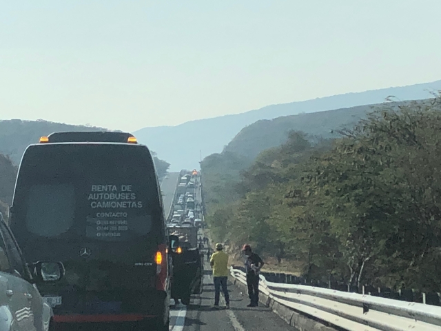 Falleció arrollado en la autopista México-Acapulco, en Tlaquiltenango