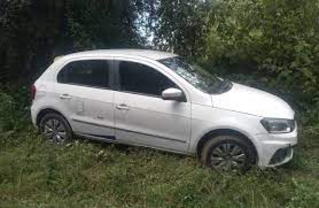 Abandonan un auto en El Higuerón