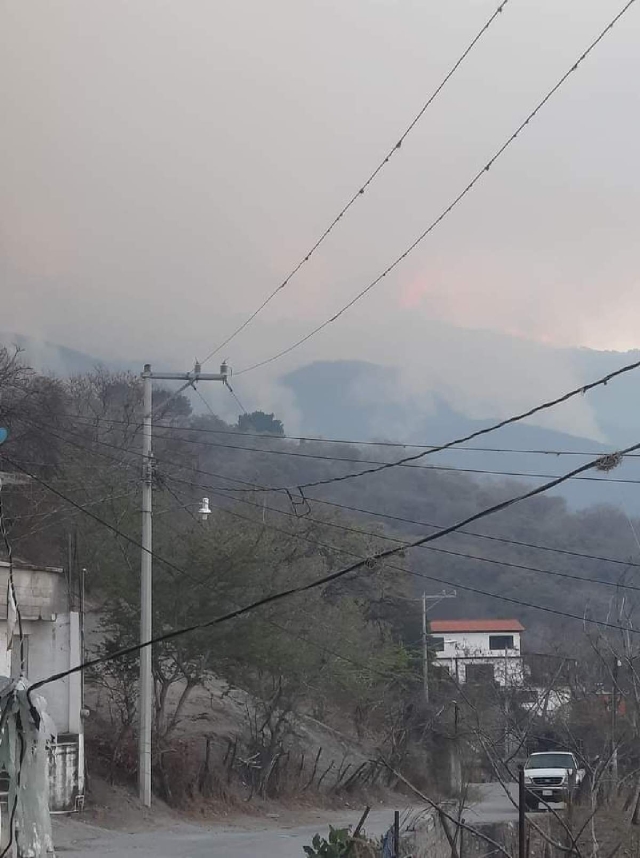 En Amacuzac hay presencia de humo a causa del incendio.