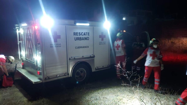 Desde las nueve de la noche comenzó la labor de los bomberos.