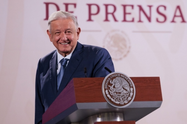 AMLO celebra que Sheinbaum mantendrá mañaneras