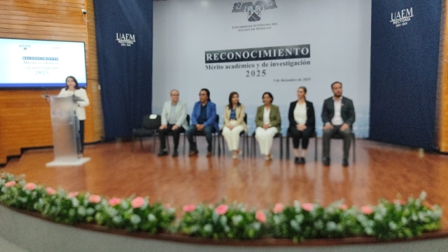 Entregan reconocimientos al mérito académico y de investigación 2025 en la UAEM