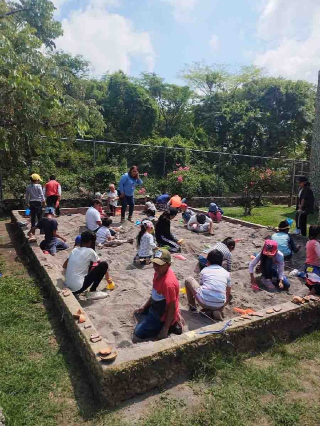Los participantes conocieron las labores de investigación y excavaciones de la Zona Arqueológica.