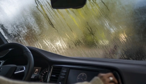 El truco fácil y rápido para desempañar los vidrios del auto sin usar aire acondicionado