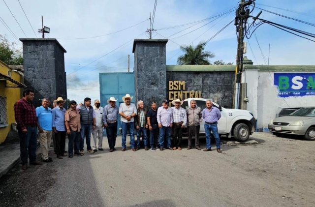 Los inconformes señalaron que si no obtiene respuesta este viernes, tomarán la fábrica.