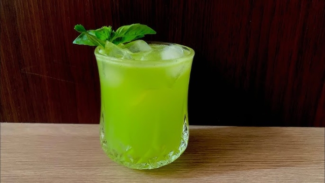 Refresca tu día con un mocktail de coco y pepino