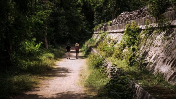 Arqueólogos descubren antigua ciudad maya en Campeche