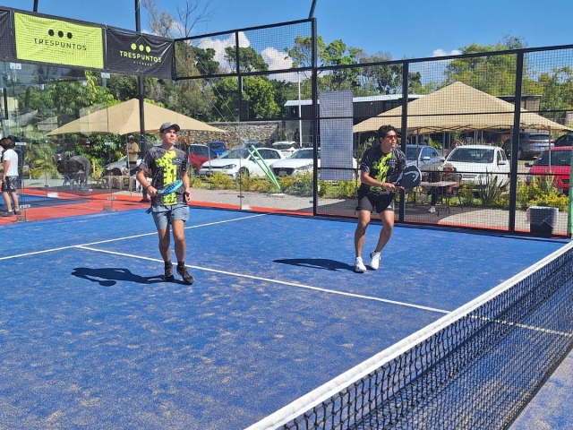 Los jugadores compitieron en el torneo de padel por el primer aniversario, en las categorías cuarta y quinta fuerza.