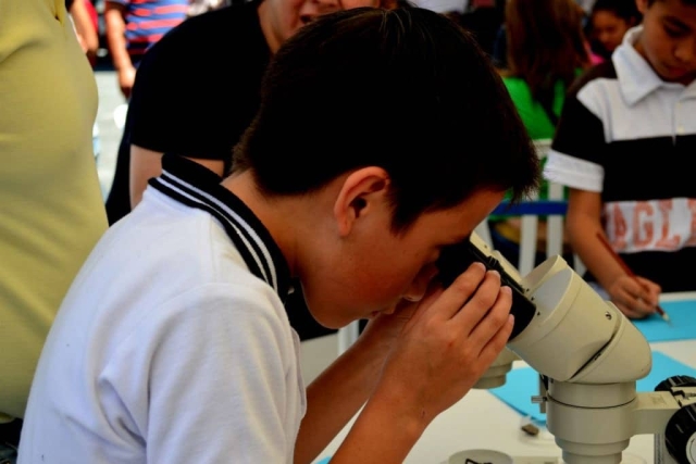 Fomenta Gobierno de Cuauhtémoc Blanco vocación para el estudio de ciencias entre población infantil y juvenil