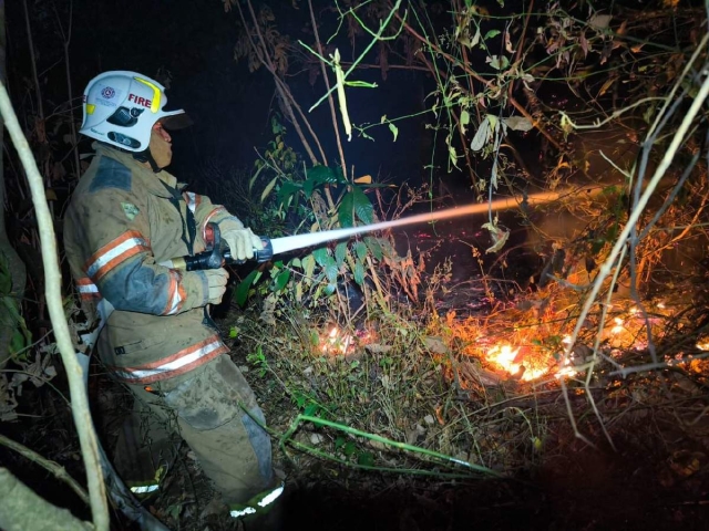 Continúa combate a incendio en el cerro “La Herradura”