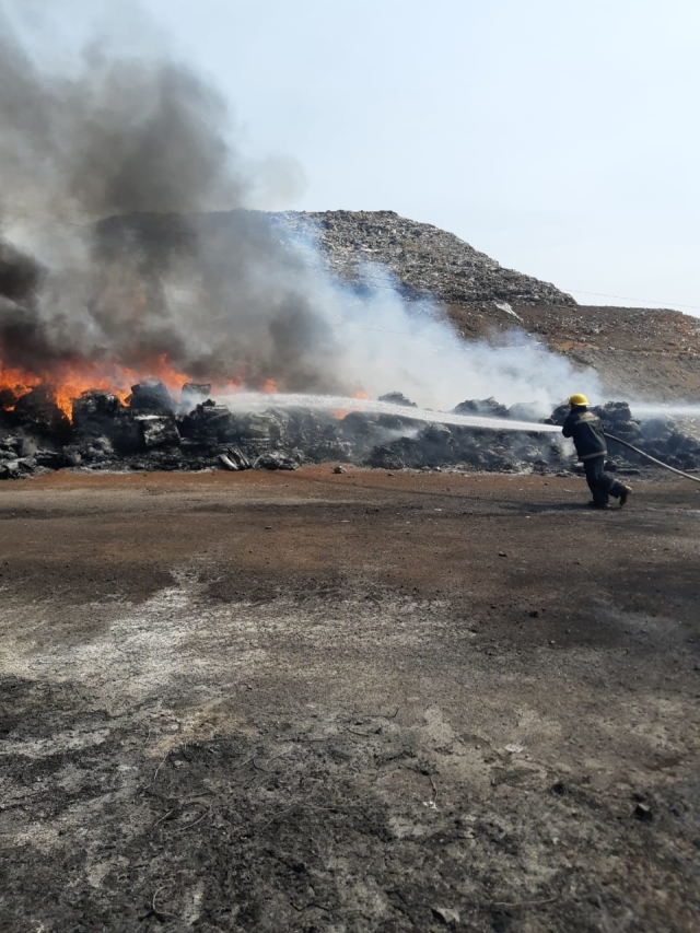 Se incendia parte del relleno sanitario de Cuautla