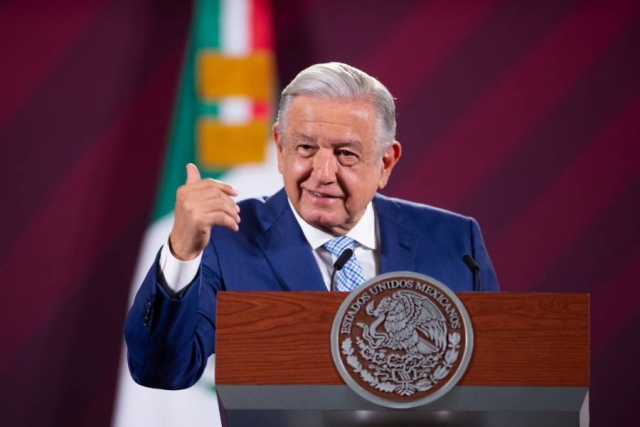 Nadadoras &#039;no acudieron a nosotros&#039;, dice AMLO al acusar campaña contra Ana Gabriela Guevara