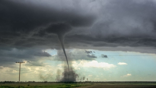 Tornados y tormentas causan daños en Arkansas y el sur de EU