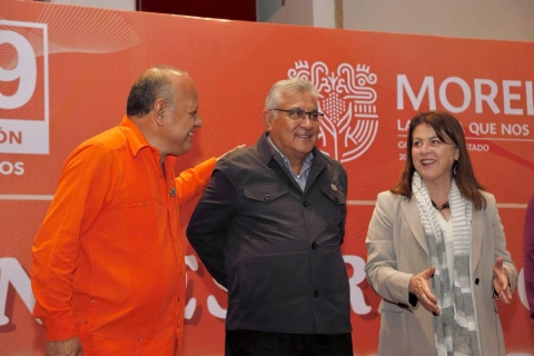 Joel Sánchez, secretario de la sección 19; Alfonso Cepeda, líder nacional del SNTE, y la gobernadora Margarita González Saravia.