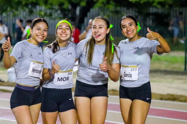  Angélica Mojica, Enya Flores, Estrella García y Aurora Hernández se colgaron la medalla de bronce en relevos 4x100, en el Deportivo Olimpia de Villahermosa, Tabasco.