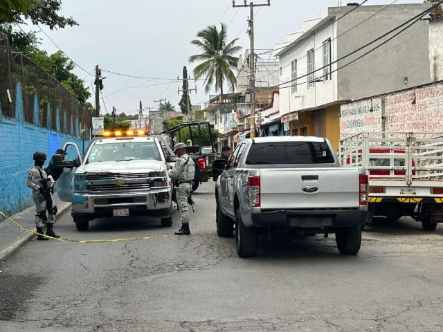   Una de las víctimas falleció en el lugar del ataque.