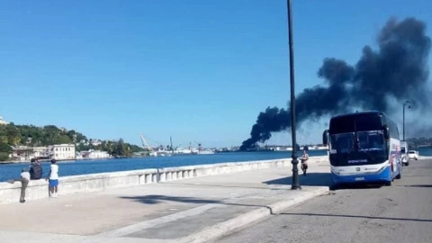 Se registra incendio de gran magnitud en refiner&iacute;a de La Habana