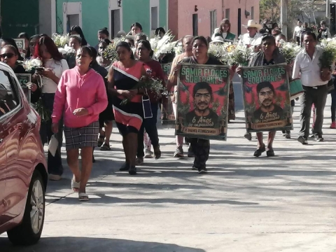 Con diversas actividades, vecinos de Amilcingo recordaron el sexto aniversario del homicidio de Samir Flores Soberanes. 