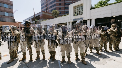 Tribunal permite a Trump mantener control de Guardia Nacional en Los Ángeles
