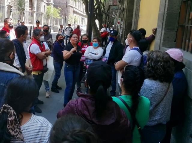 Integrantes del comité ejecutivo seccional del SNTE se manifestaron en CDMX