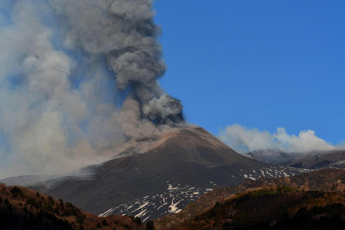 Se Abren Dos Nuevas Bocas En El Volcán Etna Que Lleva Dos Semanas En