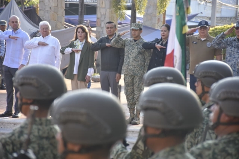 Encabeza gobernadora Margarita Gonz&aacute;lez Saravia honores a la Bandera Nacional en plaza c&iacute;vica de Tehuixtla