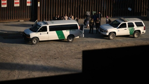 Refuerzan con vehículos artillados y la Guardia Nacional la frontera en Texas