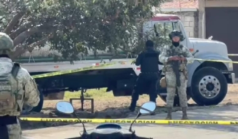 El conductor de la pipa estaba cargando agua cuando fue sorprendido por los homicidas.