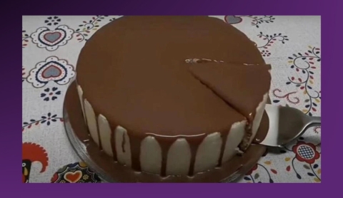 Este pastel frío de tapioca se prepara en solo 10 minutos y no necesita horno ni harina