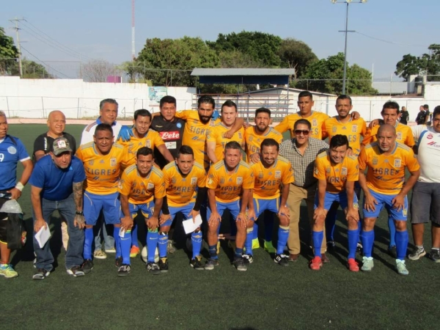 Tigres Mago Tejalpa se fueron al descanso con la ventaja de 4-0.