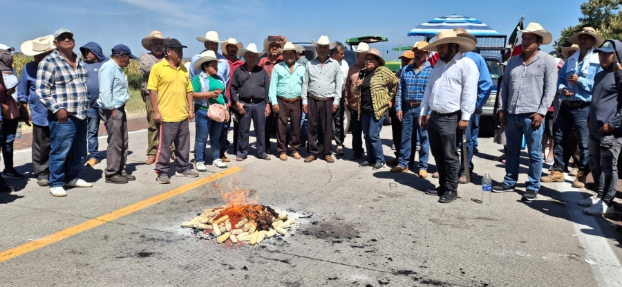 Mantienen integrantes del Movimiento Campesino Siglo XXI paro agropecuario y bloqueo