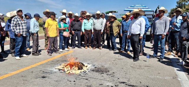 Mantienen integrantes del Movimiento Campesino Siglo XXI paro agropecuario y bloqueo