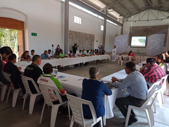 Durante la reunión se abordaron diversos temas.