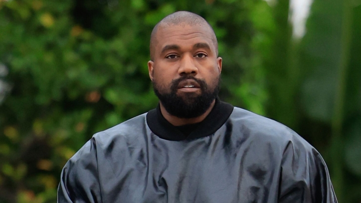 Kanye West borra su cuenta de X tras polémica por comentarios antisemitas y apoyo a Hitler