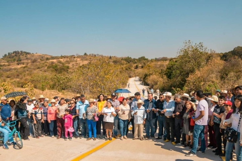 Vecinos y autoridades municipales recorrieron parte del libramiento.