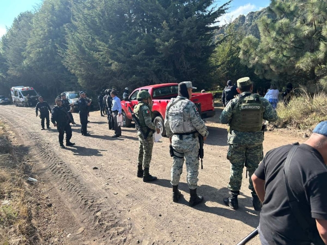 Los cuerpos fueron encontrados a orillas de un camino de terracería.