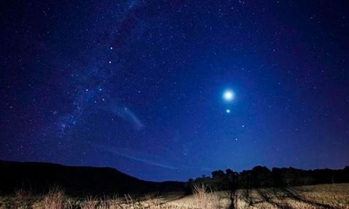 Cuándo y cómo ver la inusual conjunción de la Luna, Venus y Marte