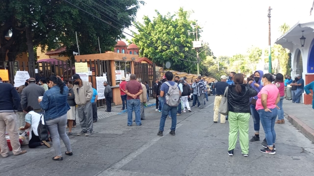 Jubilados de alcaldía desquician tránsito