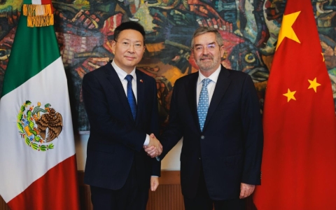De la Fuente recibe a embajador de China en reunión diplomática