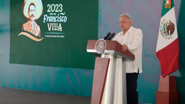 Gustavo de Hoyos es de lo peor, racista y desprecia al pueblo: AMLO