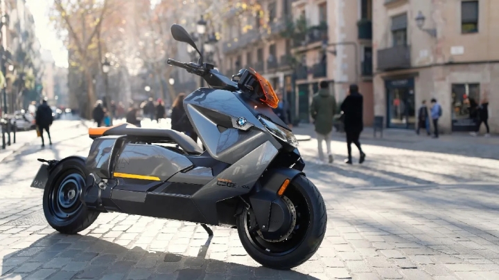BMW CE-04, un elegante scooter eléctrico con la mejor eficiencia y tecnología de Motorrad