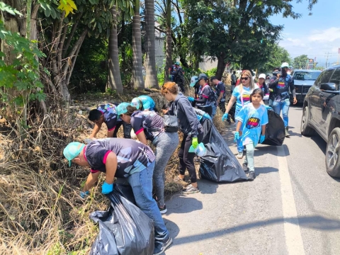 Varias brigadas participaron en las jornadas de limpieza en diversos puntos del municipio.