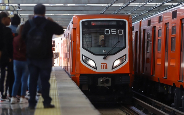 Metro reanuda servicio tras acuerdo entre Gobierno y sindicato