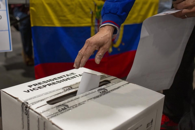 Ecuador a segunda vuelta; virtual empate entre Daniel Noboa y Luisa González